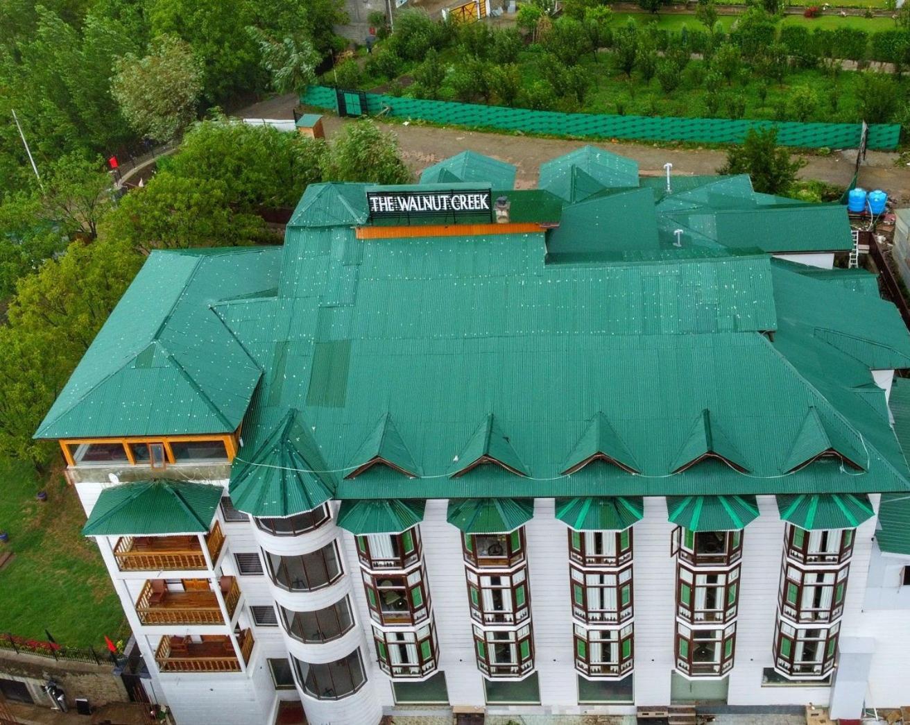 Hotel The Walnut Creek Pahalgām Exterior foto